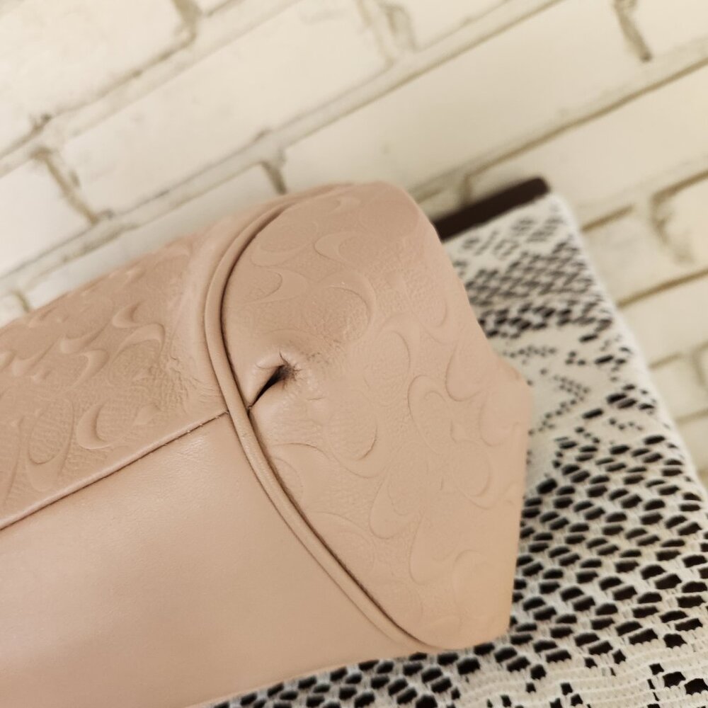 Euc Coach Tan Embossed Signature C's Shoulder Bag Purse - Picture 12 of 17